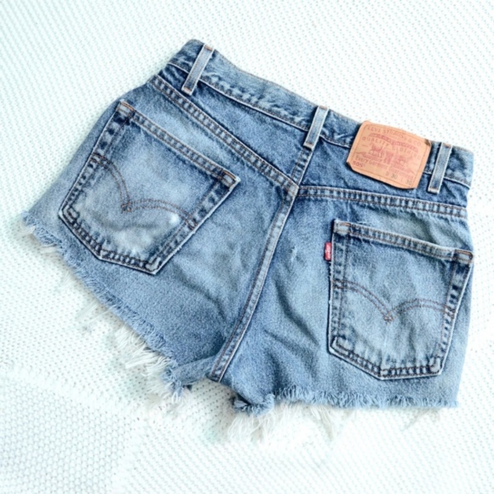 Vintage Levi's 505 High-Waisted Shorts: Light Wash